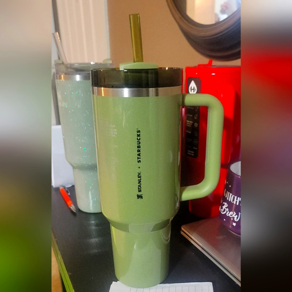 Stanley x Starbucks Olive Pearl Shimmer 40oz Quencher Tumbler